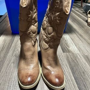 Cowgirl boots size 8